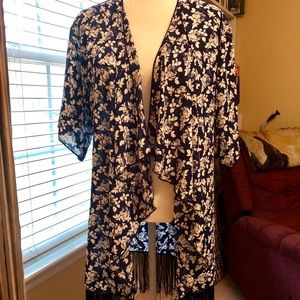 LuLaRoe Lindsay kimono. EUC!